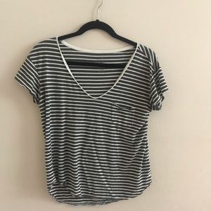 American Eagle V Neck Pocket Tee